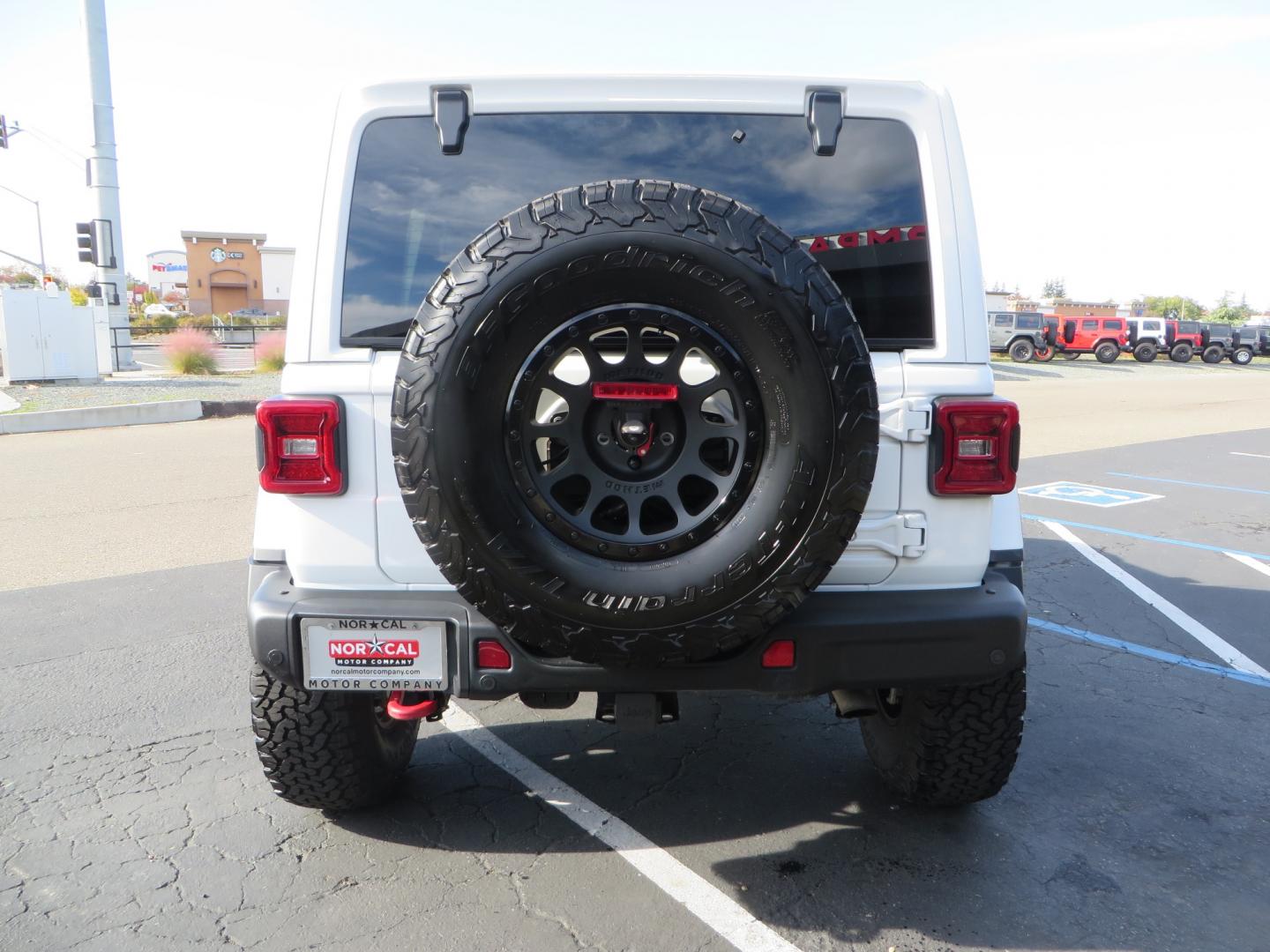 2021 White /BLACK Jeep Wrangler Unlimited Rubicon (1C4HJXFN6MW) with an 2.0L L4 DOHC 16V TURBO engine, automatic transmission, located at 2630 Grass Valley Highway, Auburn, CA, 95603, (530) 508-5100, 38.937893, -121.095482 - Photo#5